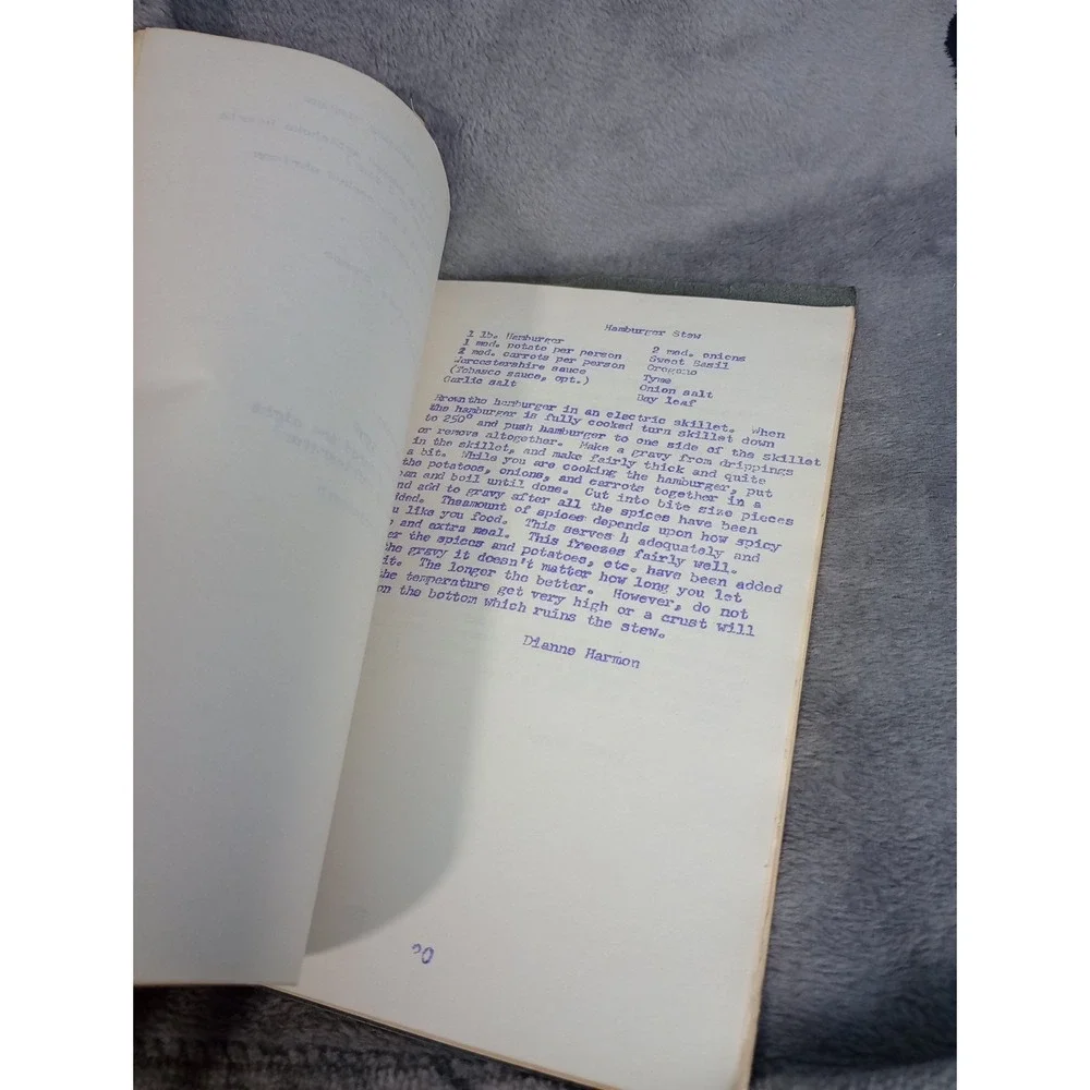 Milwaukee Newcomer's Club Cookbook Hand Typed 1970 Booklet Local Recipe‎ Book